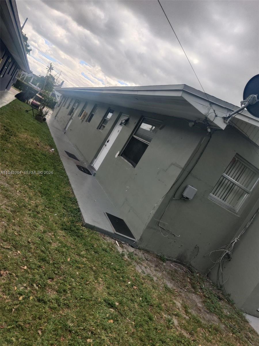   /  2100 кв.футов $ 2026-01-14 0 Фото