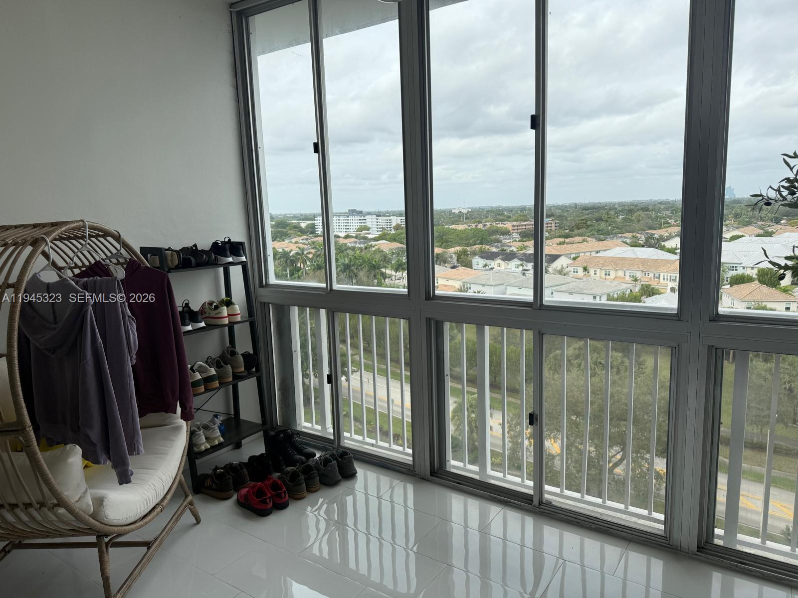 1004 1 / 2 844 кв.футов $ 2026-01-14 0 Фото