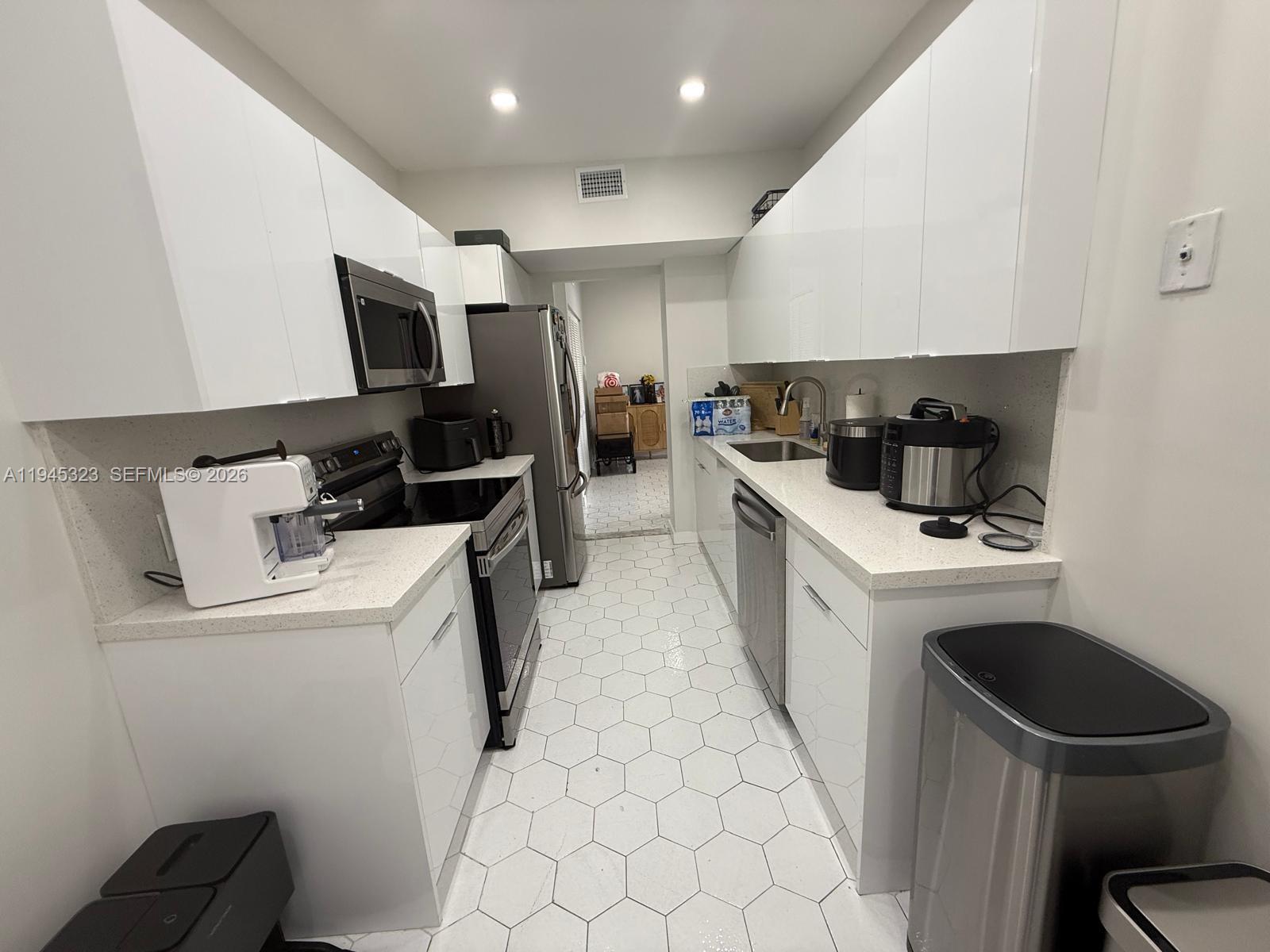 1004 1 / 2 844 кв.футов $ 2026-01-14 0 Фото