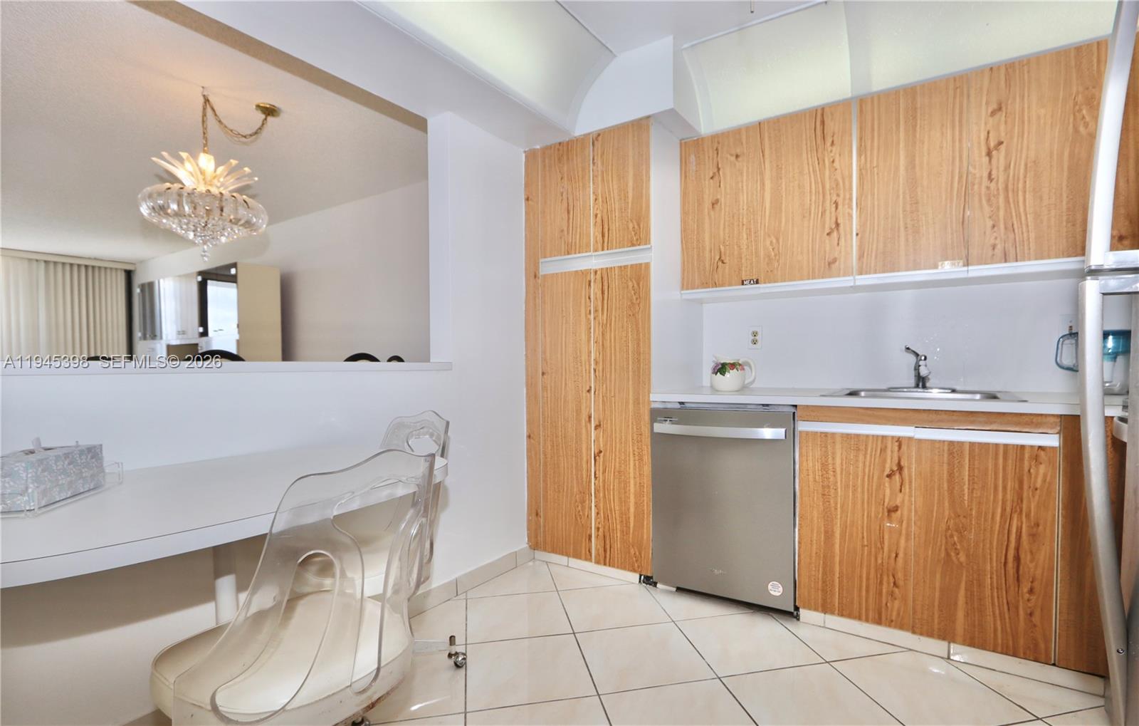 Photo of 2401 Ocean Dr  #806, Hollywood, Florida, 33019 - 