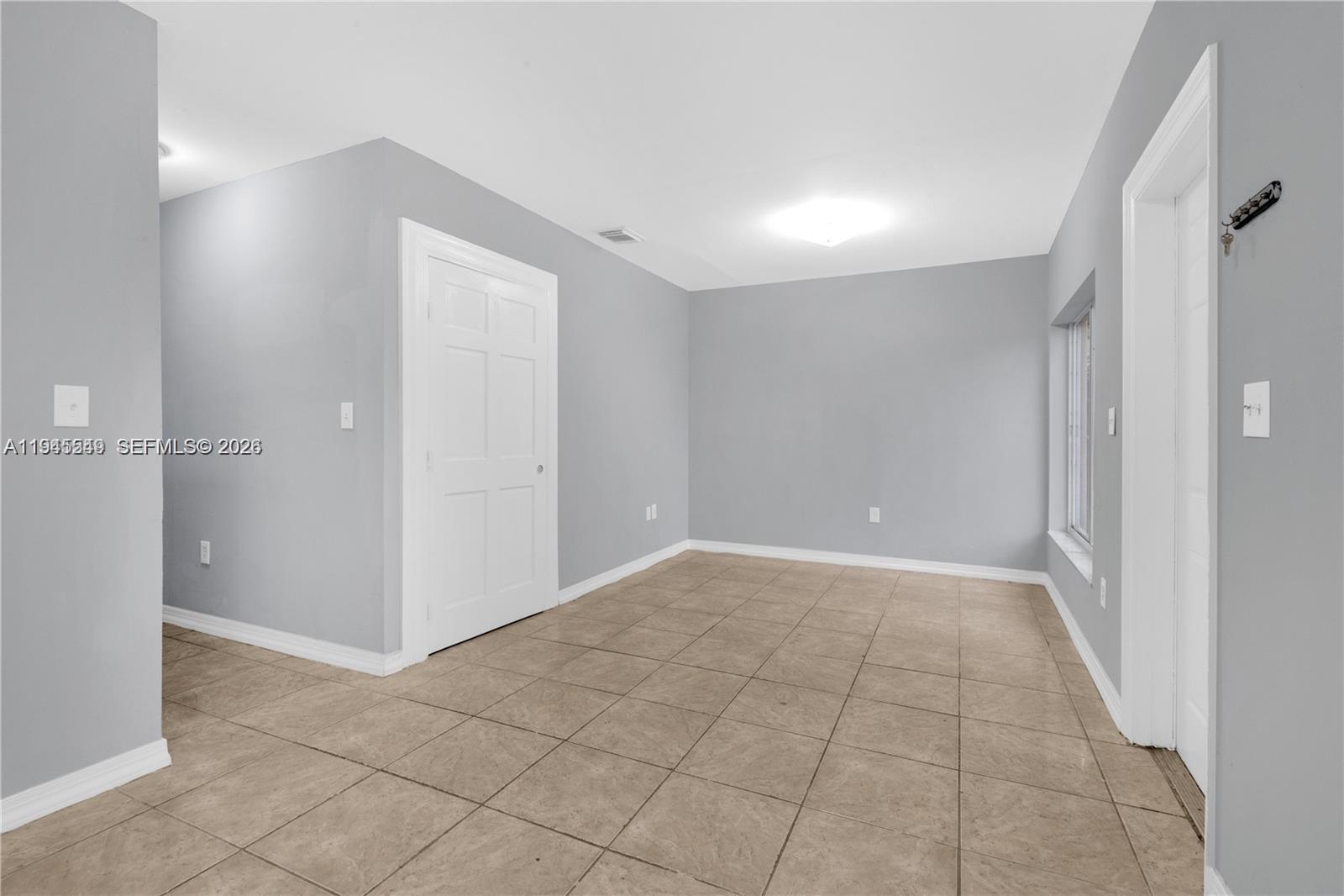   /  2252 кв.футов $ 2026-01-14 0 Фото