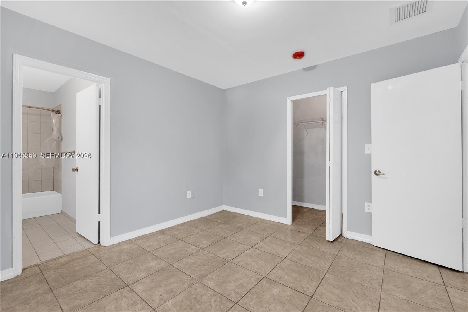   /  2252 кв.футов $ 2026-01-14 0 Фото