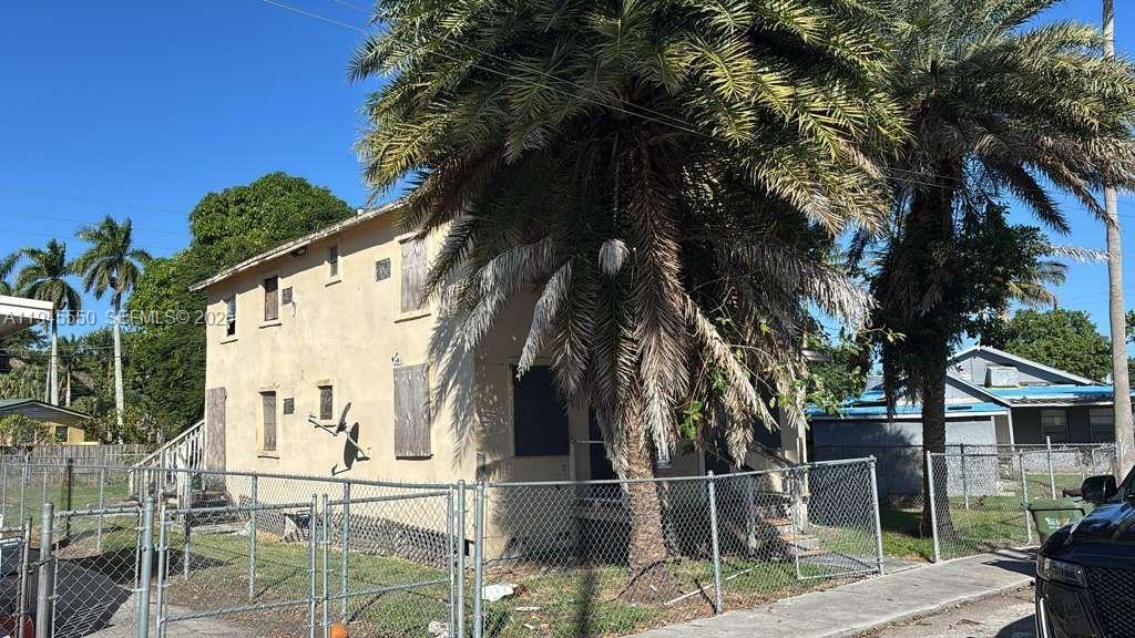   /  1976 кв.футов $ 2026-01-14 0 Фото