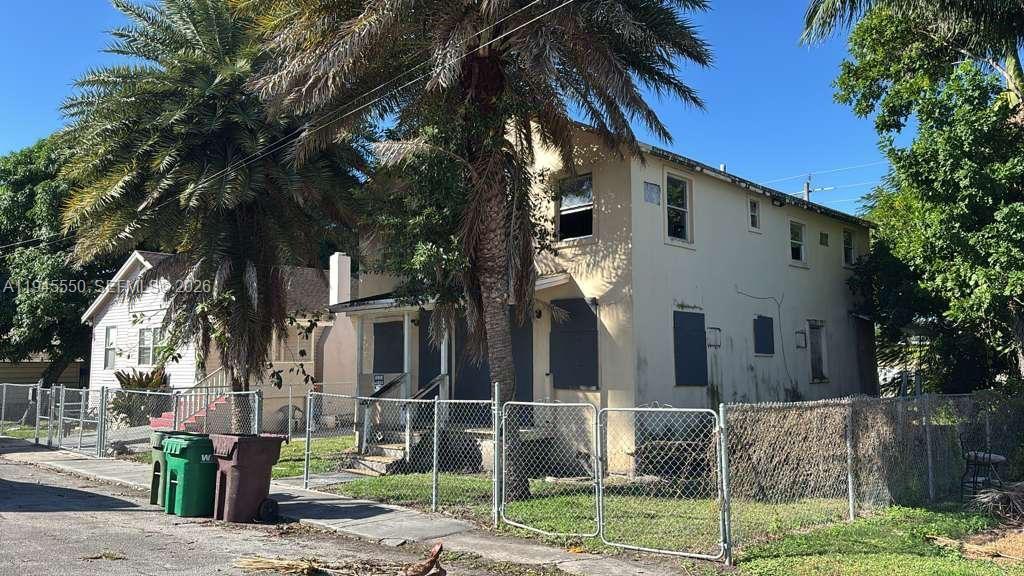   /  1976 кв.футов $ 2026-01-14 0 Фото