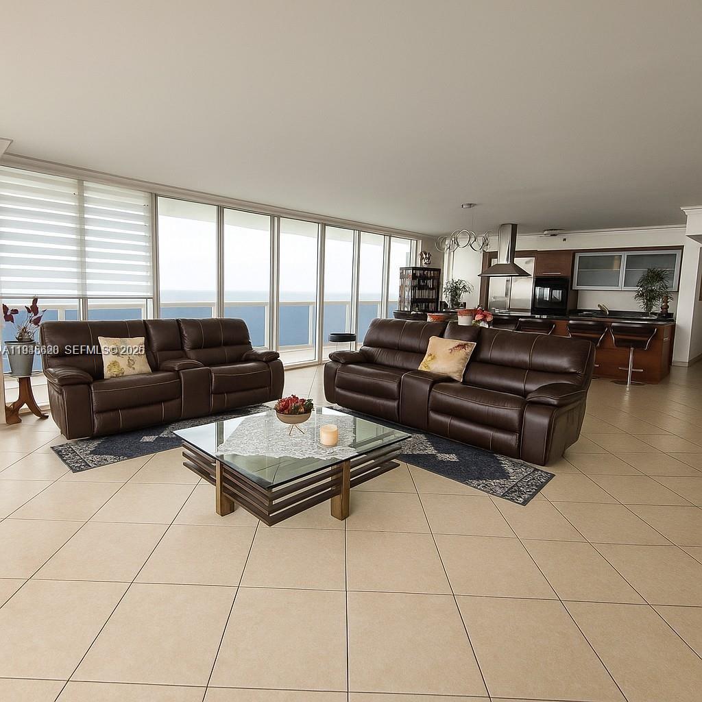 4501 3 / 3 2065 sq. ft. $ 2026-01-15 0 foto