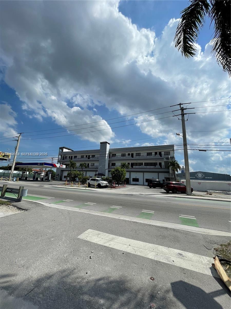   /   кв.футов $ 2026-01-14 0 Фото