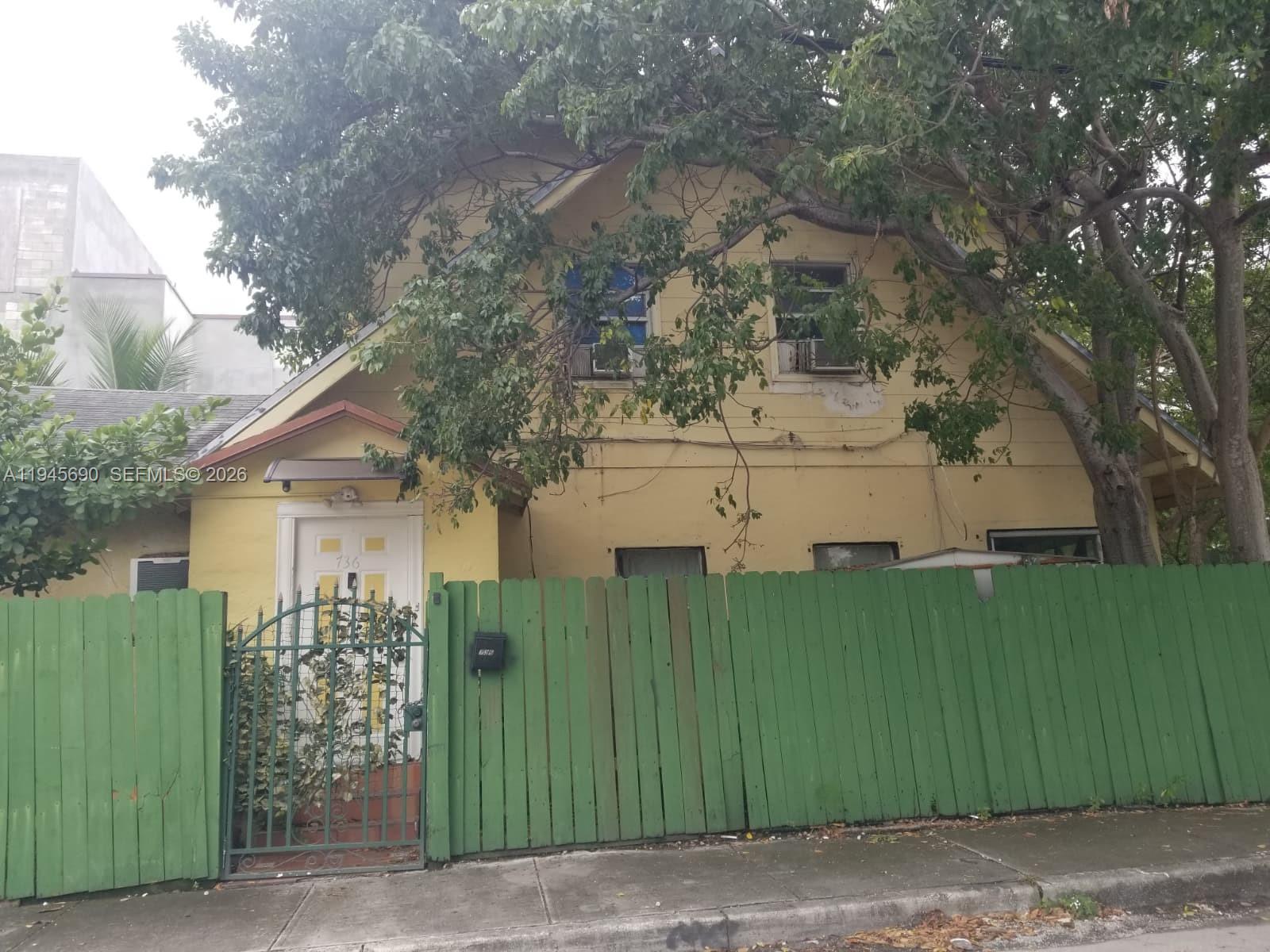   /  1976 кв.футов $ 2026-01-14 0 Фото