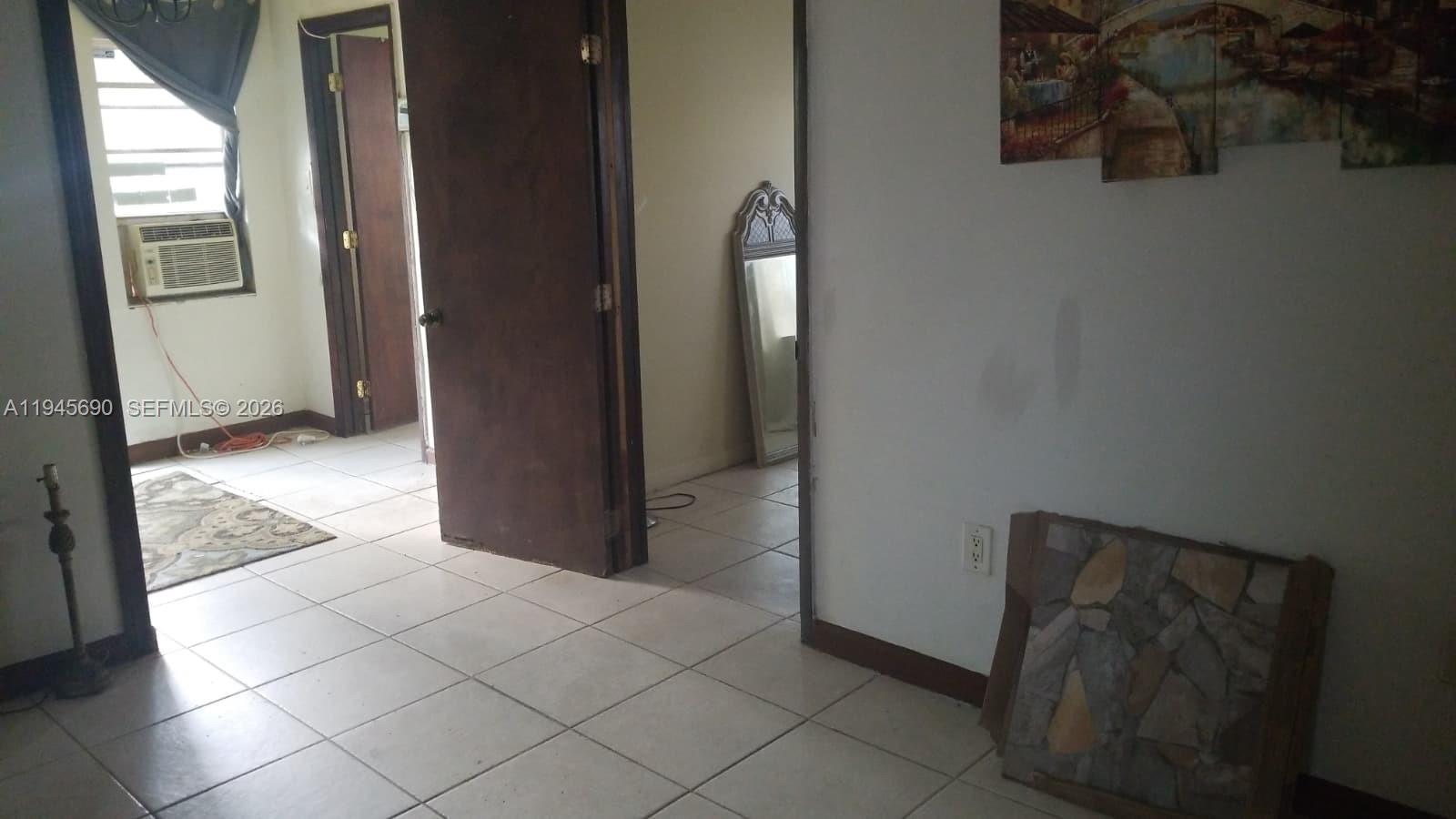   /  1976 кв.футов $ 2026-01-14 0 Фото