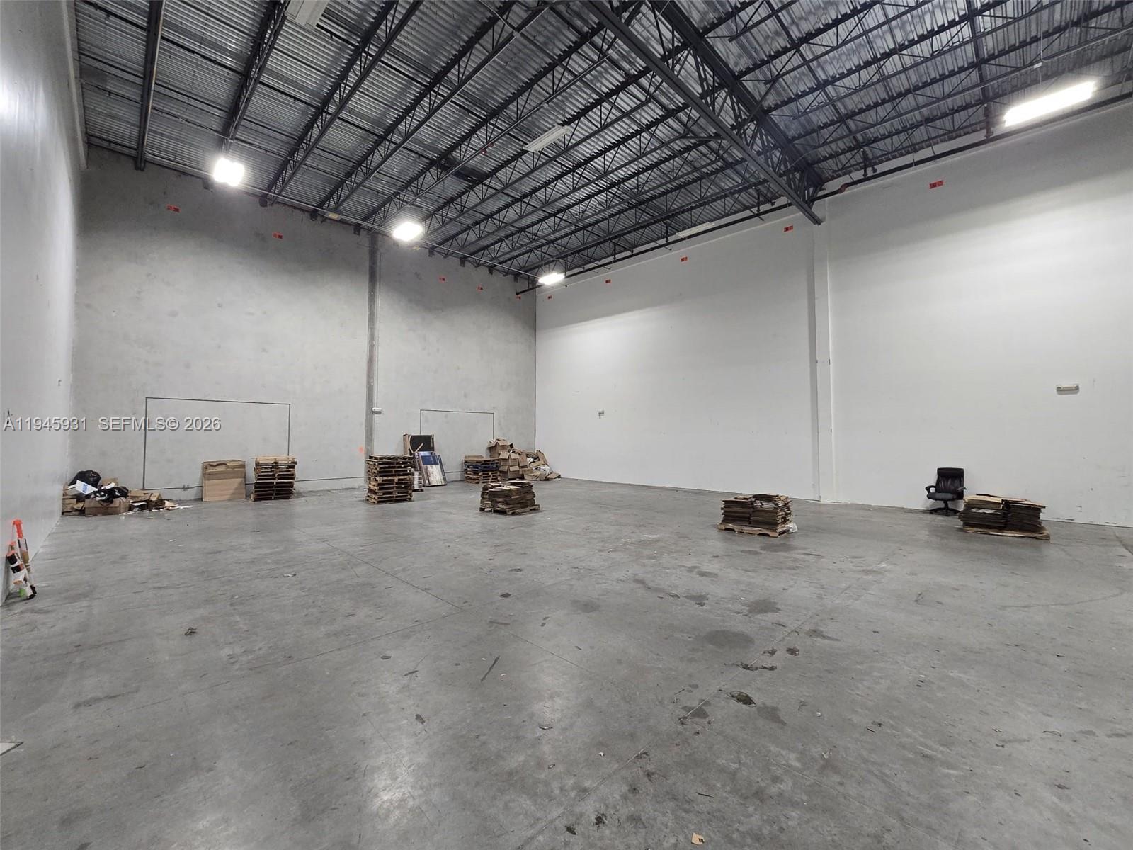 Unit 200  /   кв.футов $ 2026-01-14 0 Фото