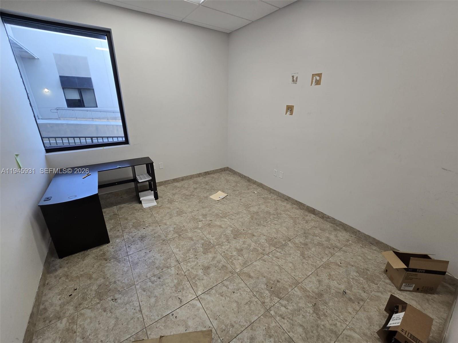 Unit 200  /   кв.футов $ 2026-01-14 0 Фото