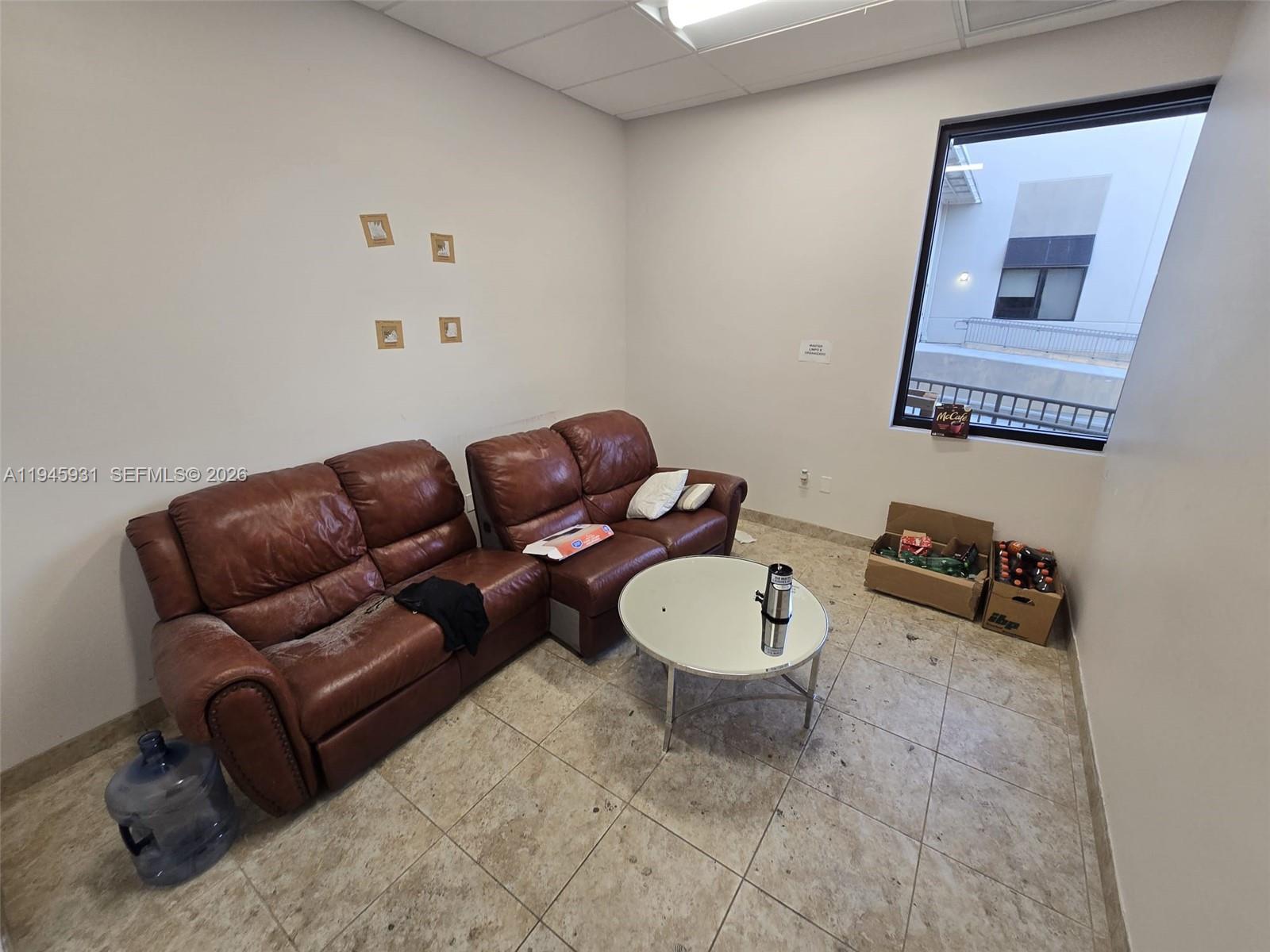 Unit 200  /   кв.футов $ 2026-01-14 0 Фото