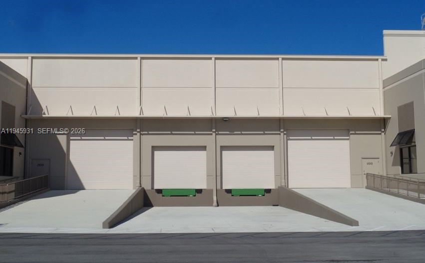 Unit 200  /   кв.футов $ 2026-01-14 0 Фото