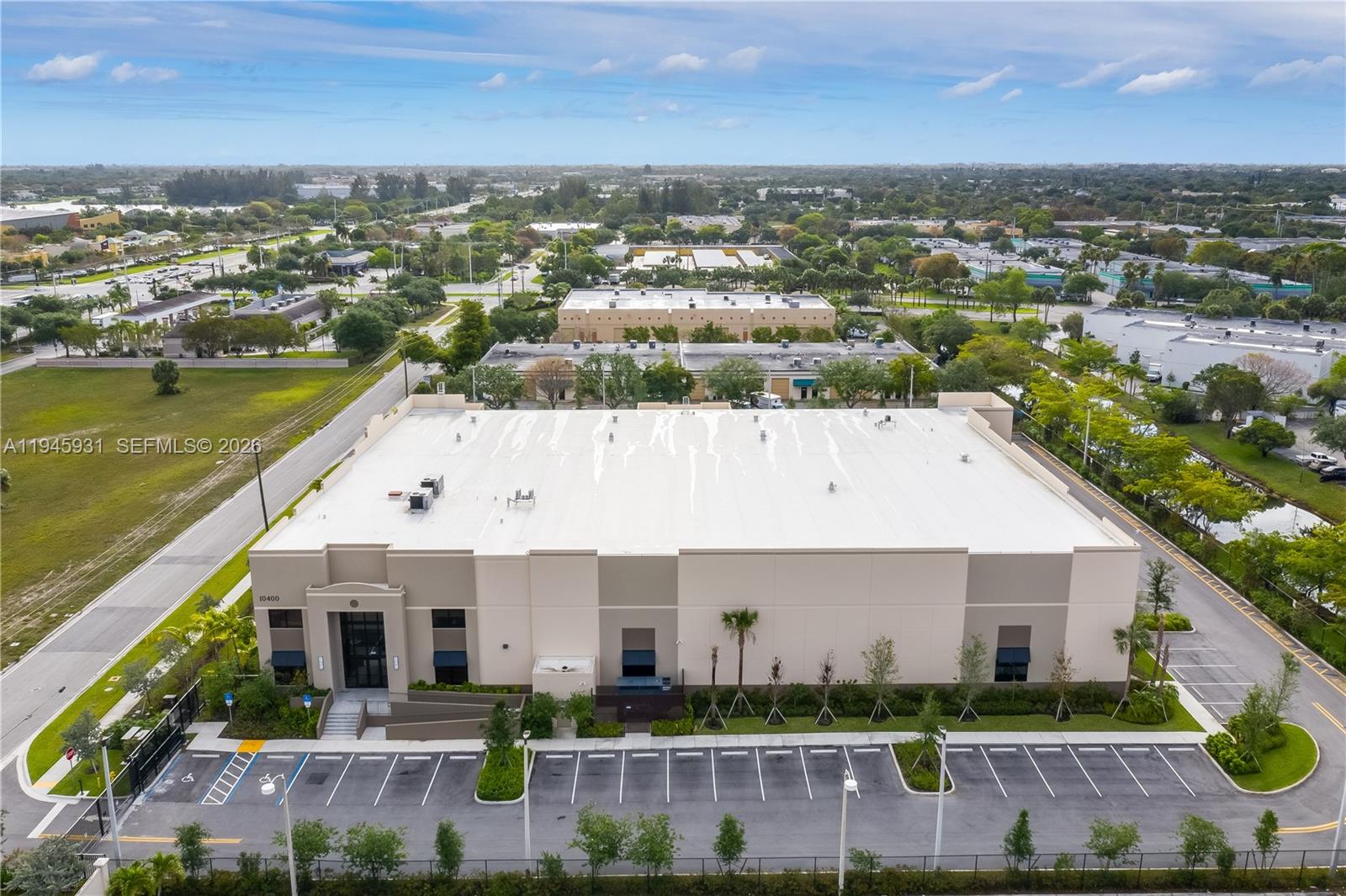 Unit 200  /   кв.футов $ 2026-01-14 0 Фото