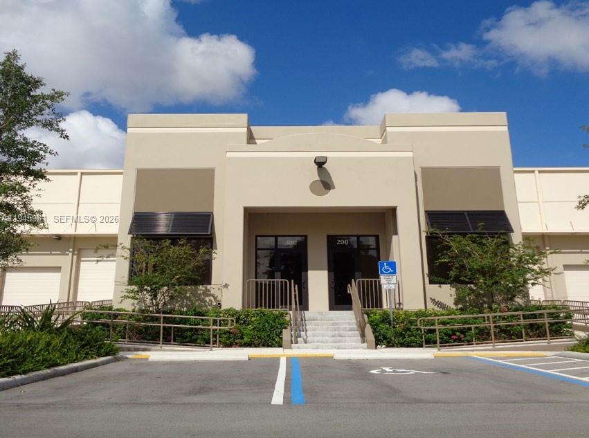 Unit 200  /   кв.футов $ 2026-01-14 0 Фото