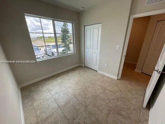 1025 3 / 3 1425 sq. ft. $ 2026-01-15 0 Photo