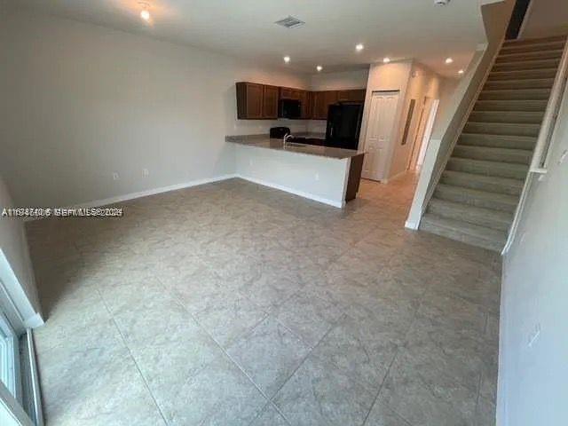 1025 3 / 3 1425 sq. ft. $ 2026-01-15 0 Photo