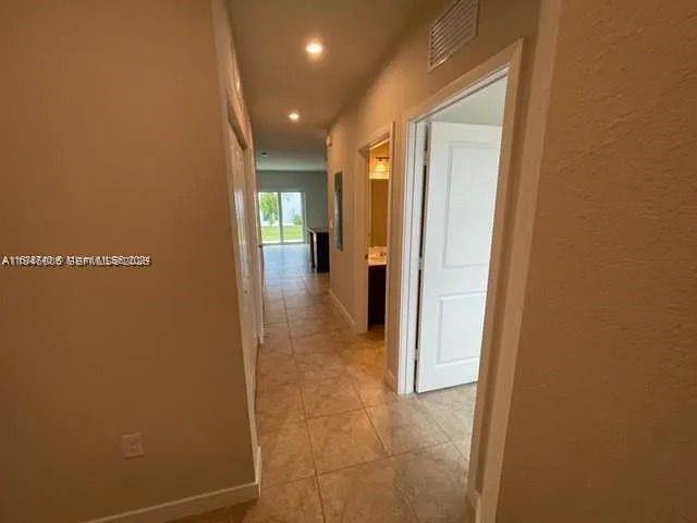 1025 3 / 3 1425 sq. ft. $ 2026-01-15 0 Photo