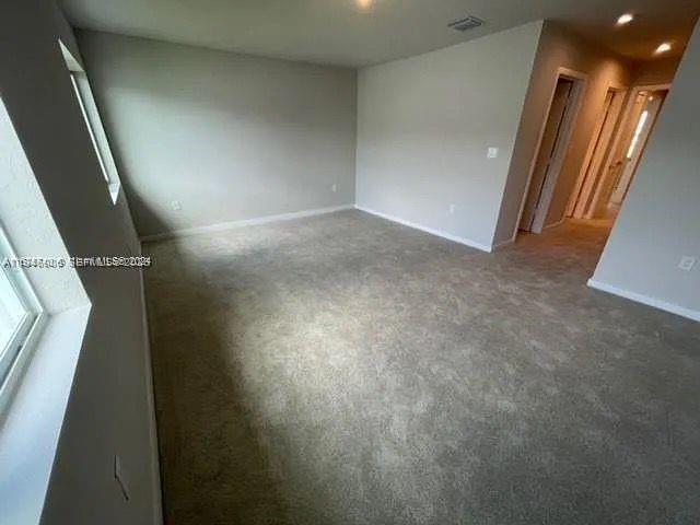1025 3 / 3 1425 sq. ft. $ 2026-01-15 0 Photo