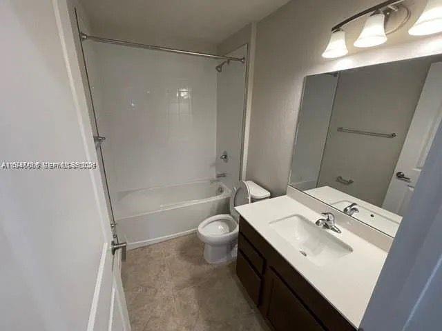 1025 3 / 3 1425 sq. ft. $ 2026-01-15 0 Photo