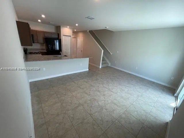1025 3 / 3 1425 sq. ft. $ 2026-01-15 0 Photo