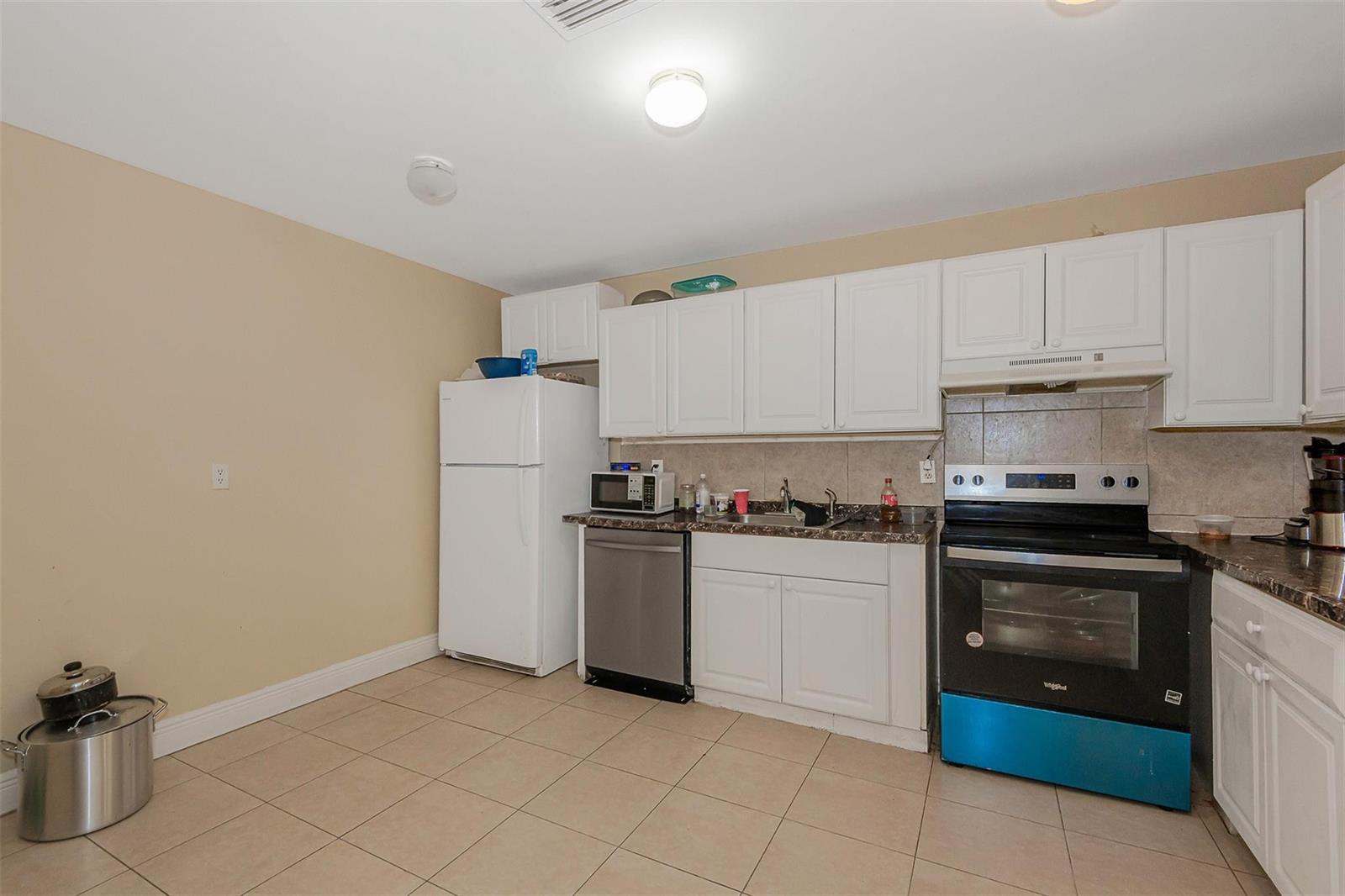 Ver detalles / 0 6012 sq. ft. $ 2026-06-21 0 foto
