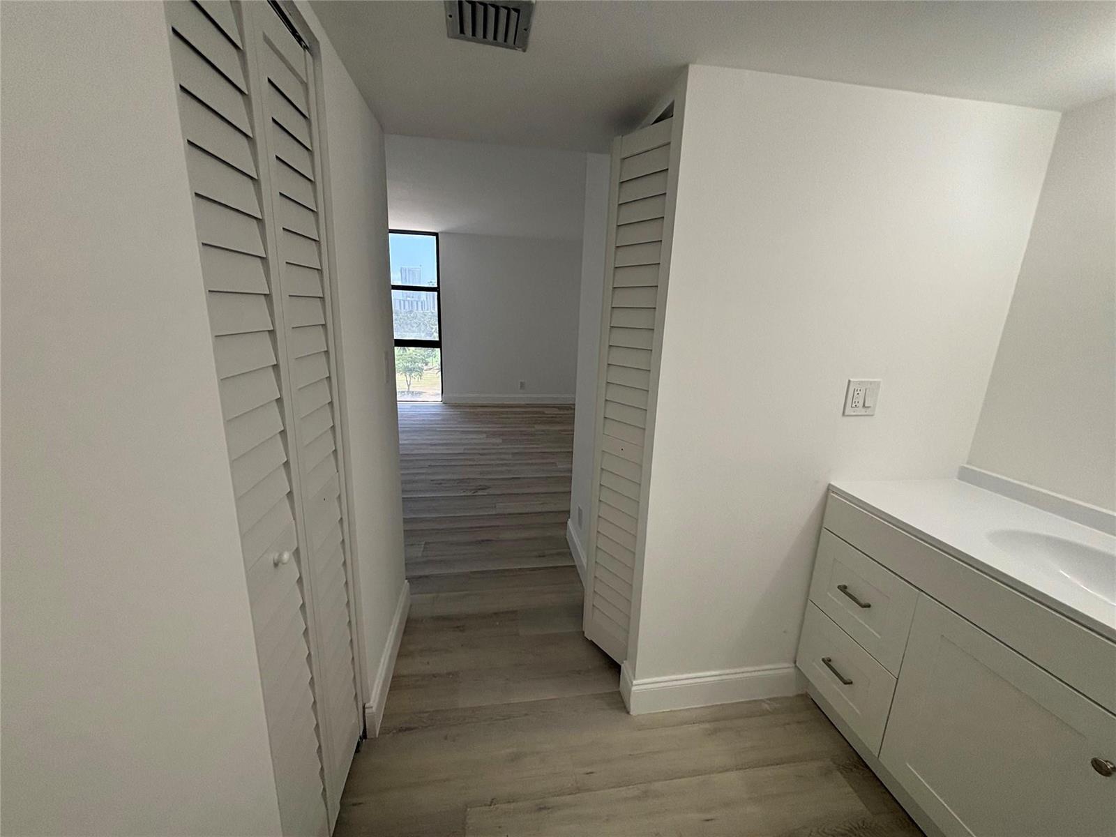 Photo of 20301 Country Club  #1127, Aventura, Florida, 33180 - Photo 12