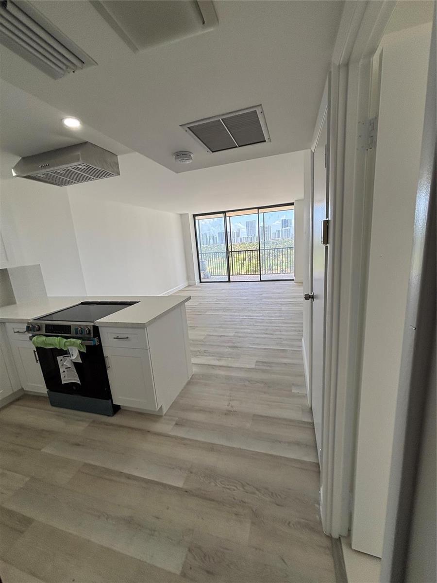 Photo of 20301 Country Club  #1127, Aventura, Florida, 33180 - Photo 20