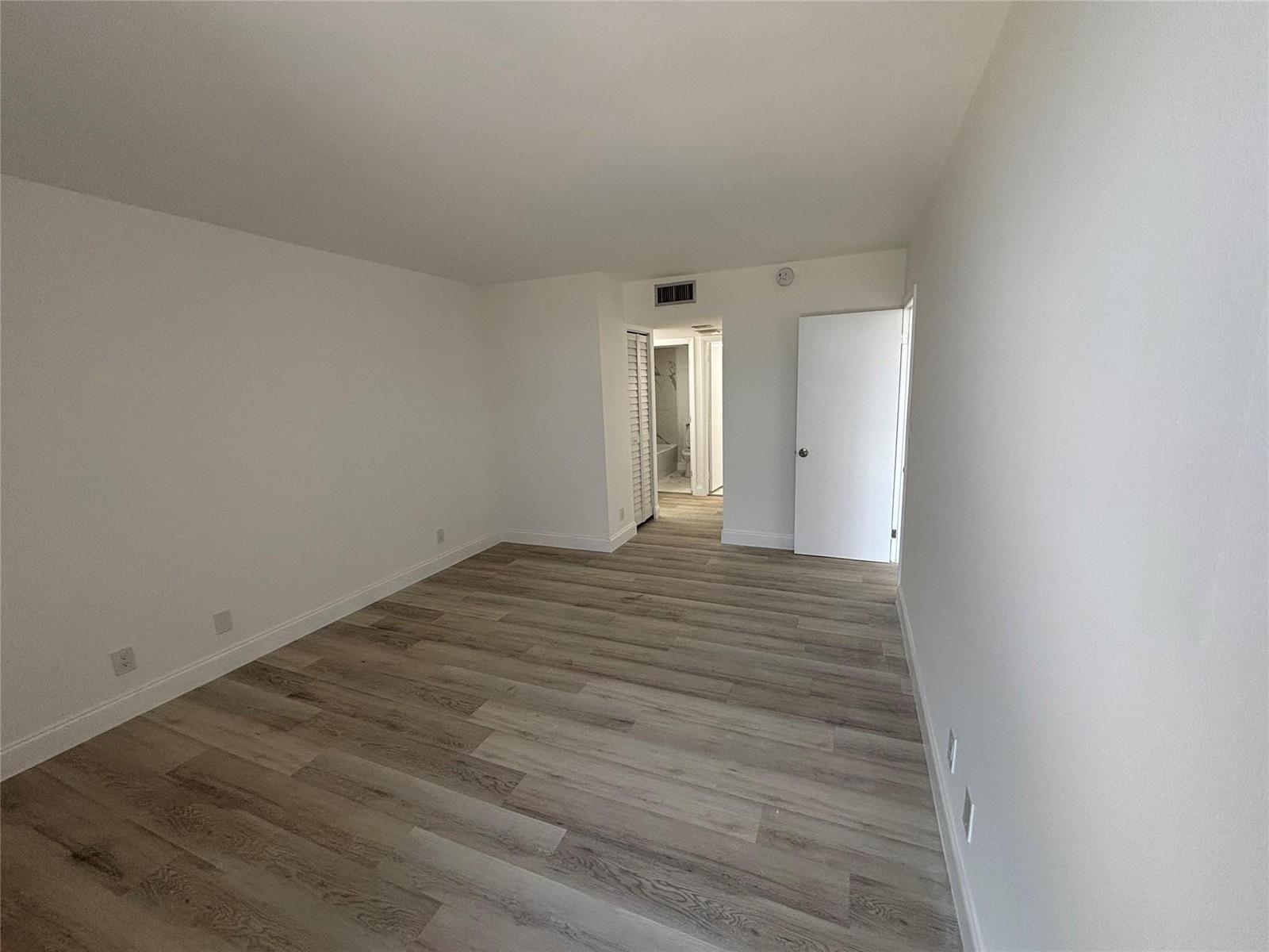 Photo of 20301 Country Club  #1127, Aventura, Florida, 33180 - Photo 9