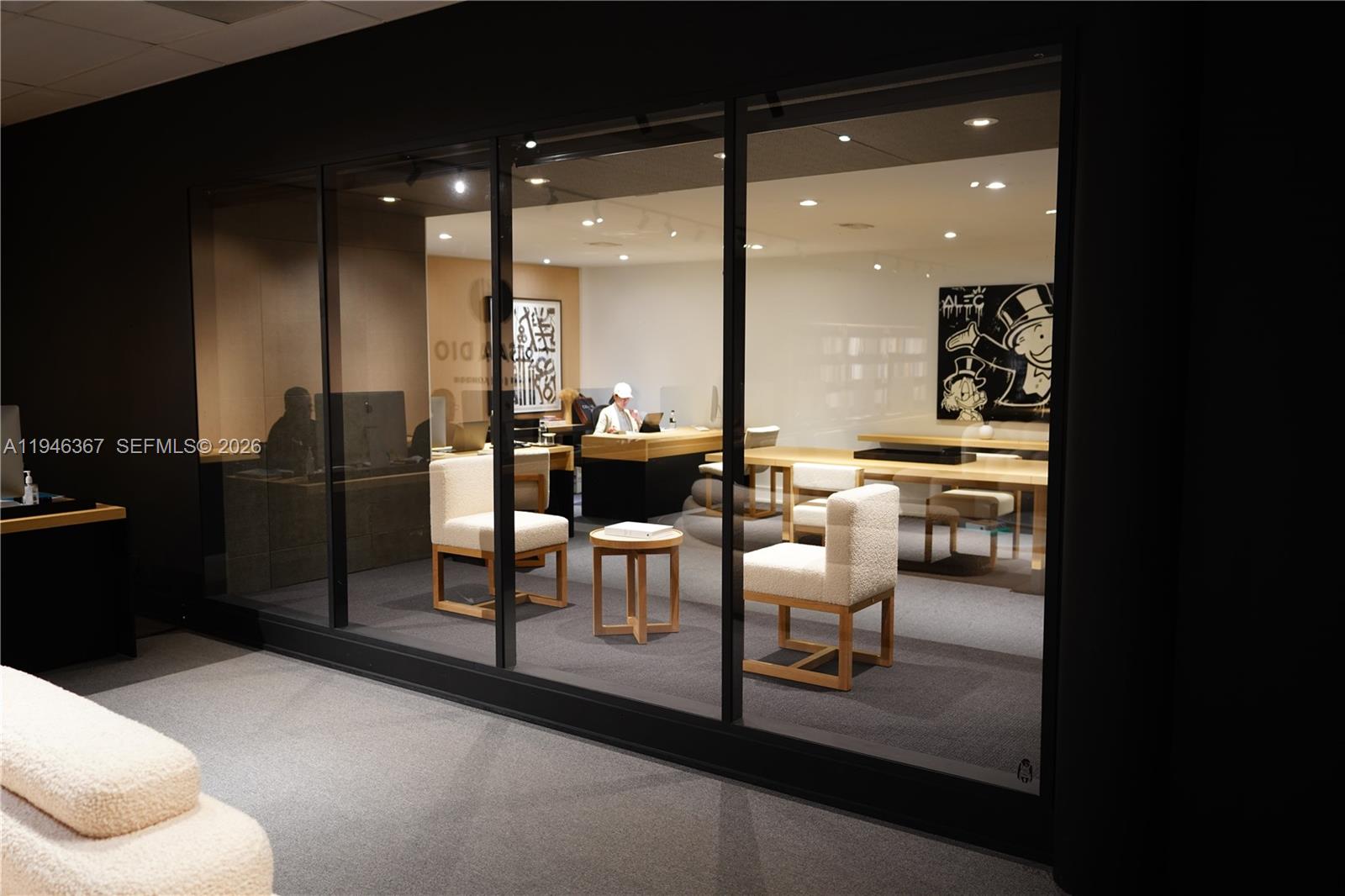   /   кв.футов $ 2026-01-15 0 Фото