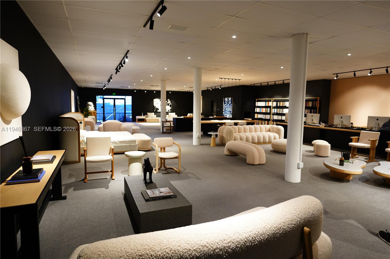   /   кв.футов $ 2026-01-15 0 Фото