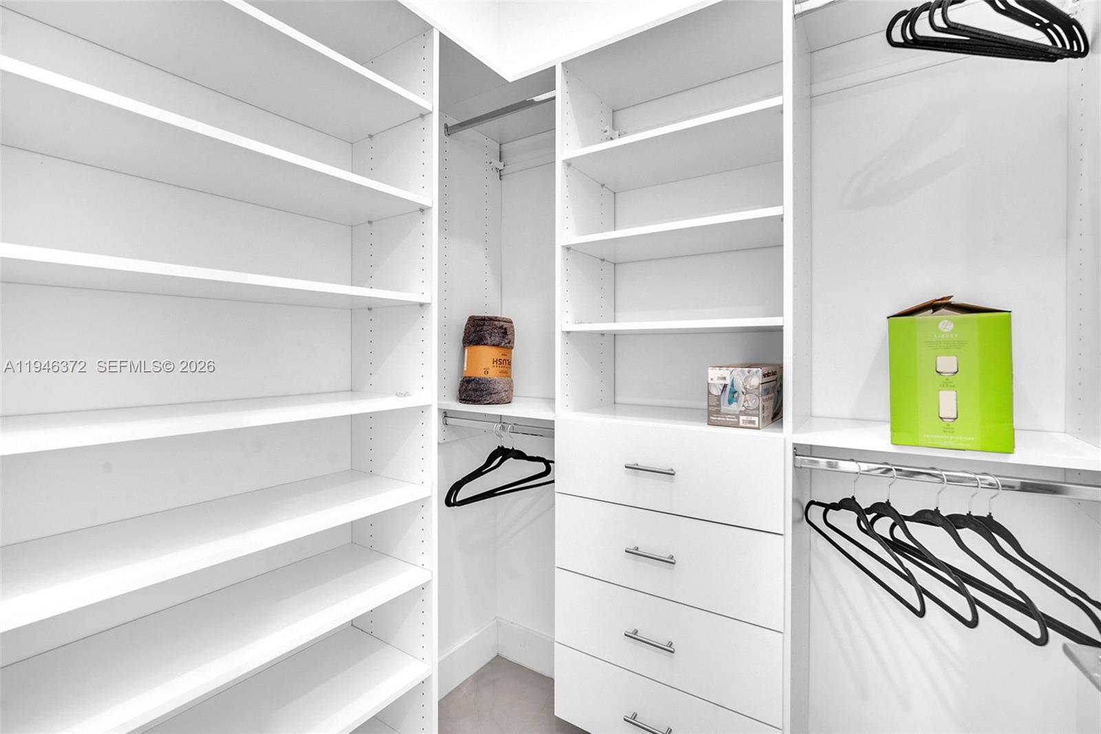 504 2 / 3 1382 кв.футов $ 2026-01-15 0 Фото