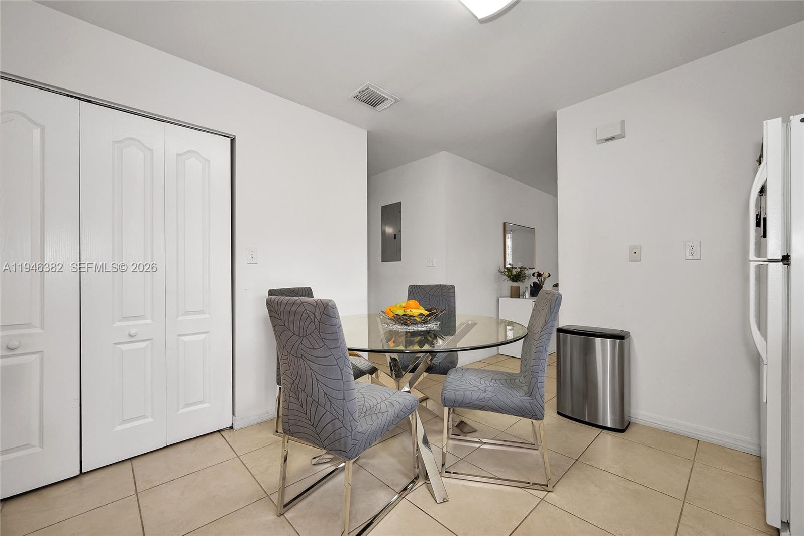   /   sq. ft. $ 2026-01-15 0 foto