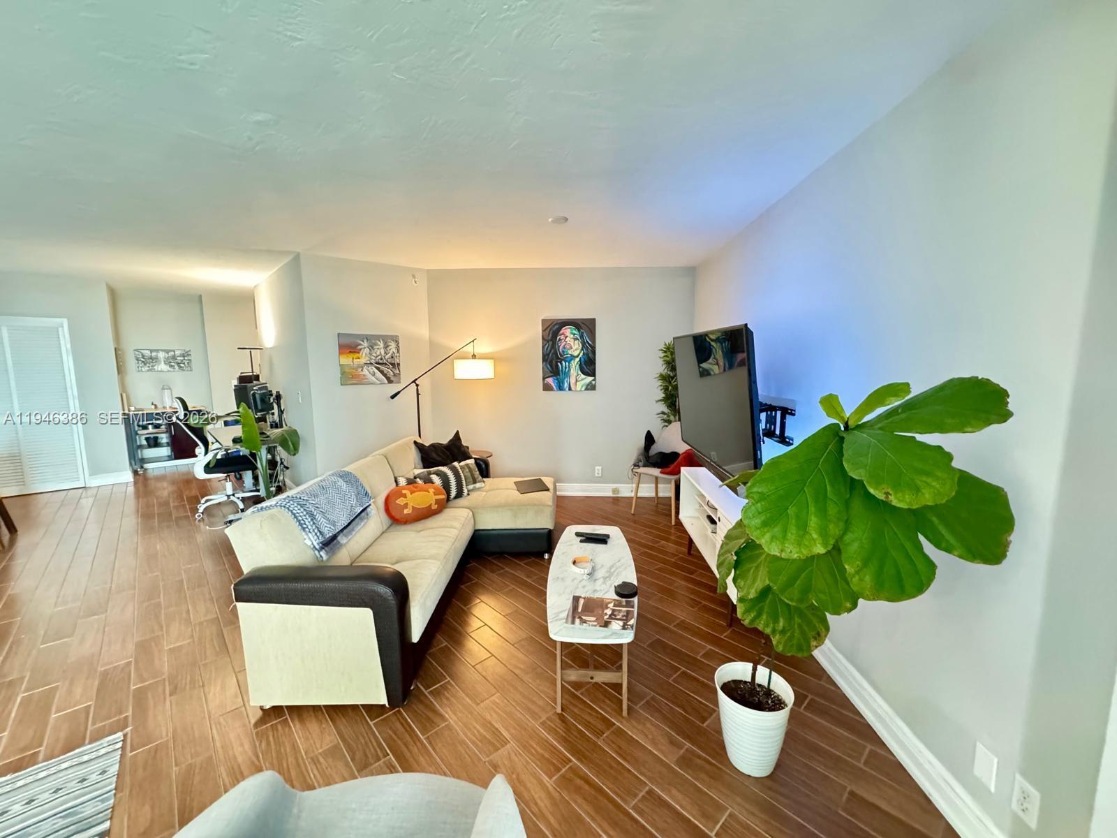 Photo of 3001 Ocean Dr  #1421, Hollywood, Florida, 33019 - 