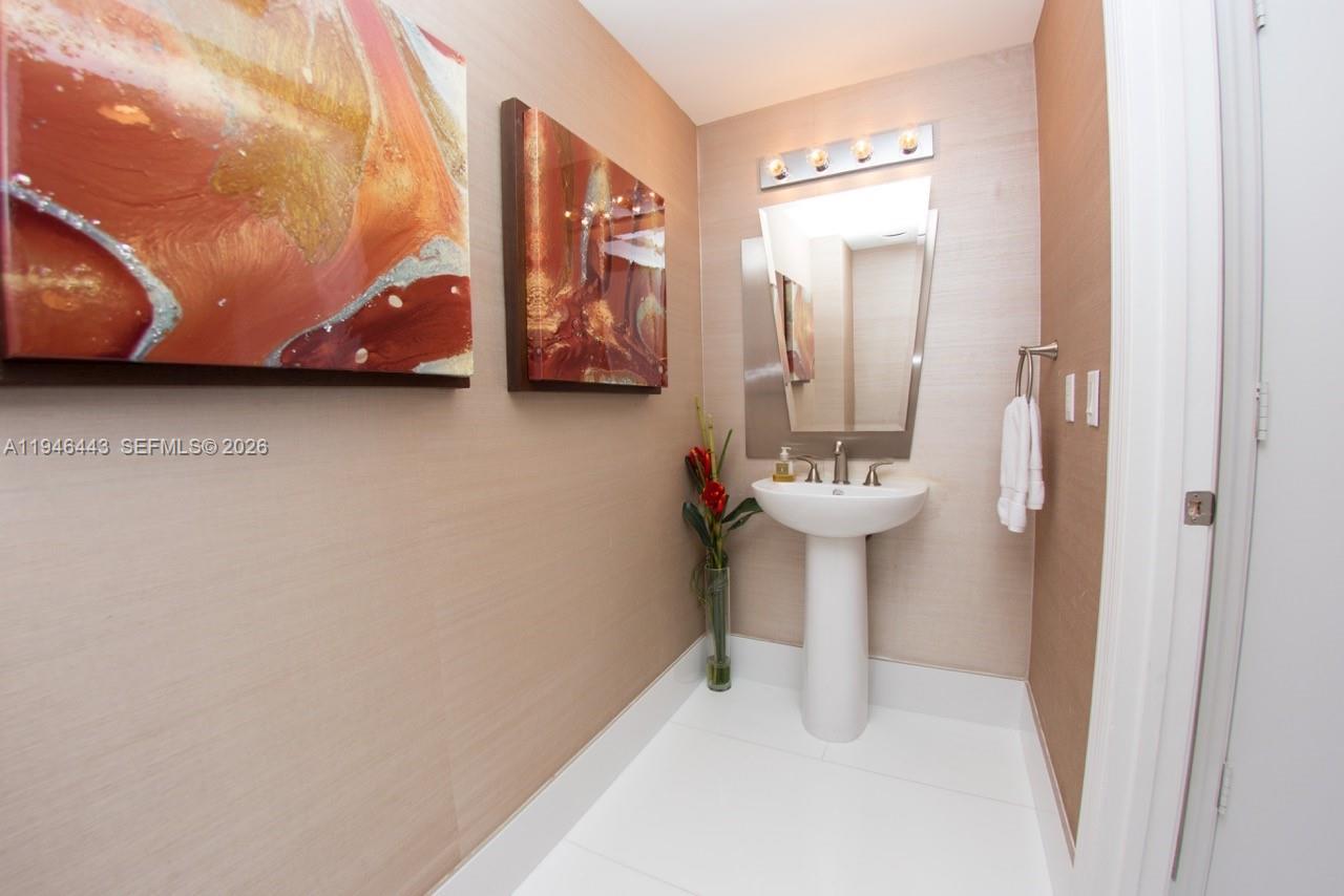 Photo of 3301 183rd St  #902, Aventura, Florida, 33160 - 