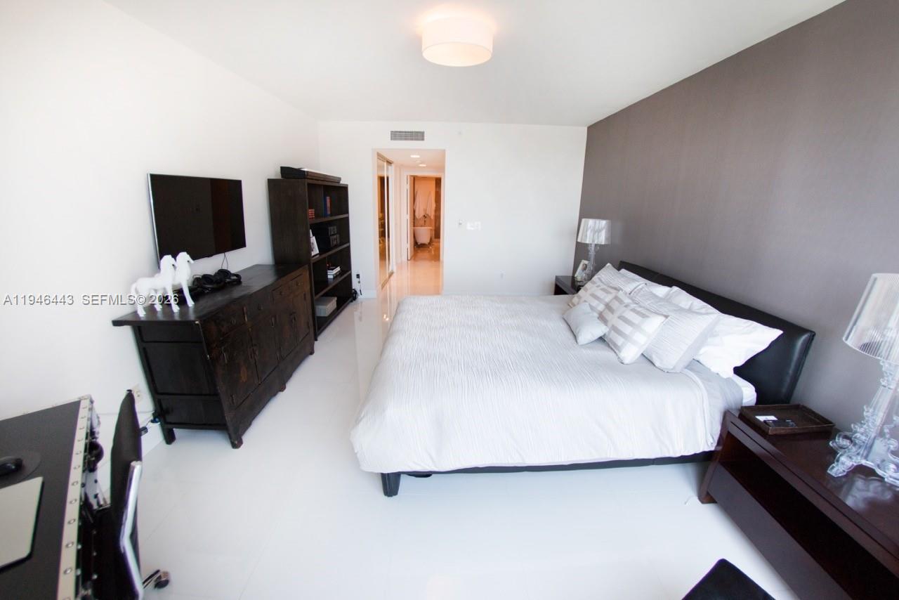 Photo of 3301 183rd St  #902, Aventura, Florida, 33160 - 