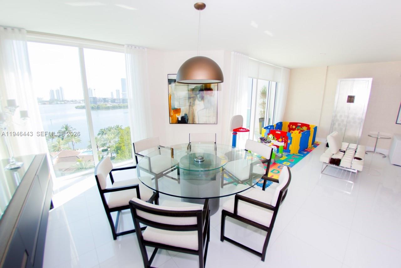 Photo of 3301 183rd St  #902, Aventura, Florida, 33160 - 