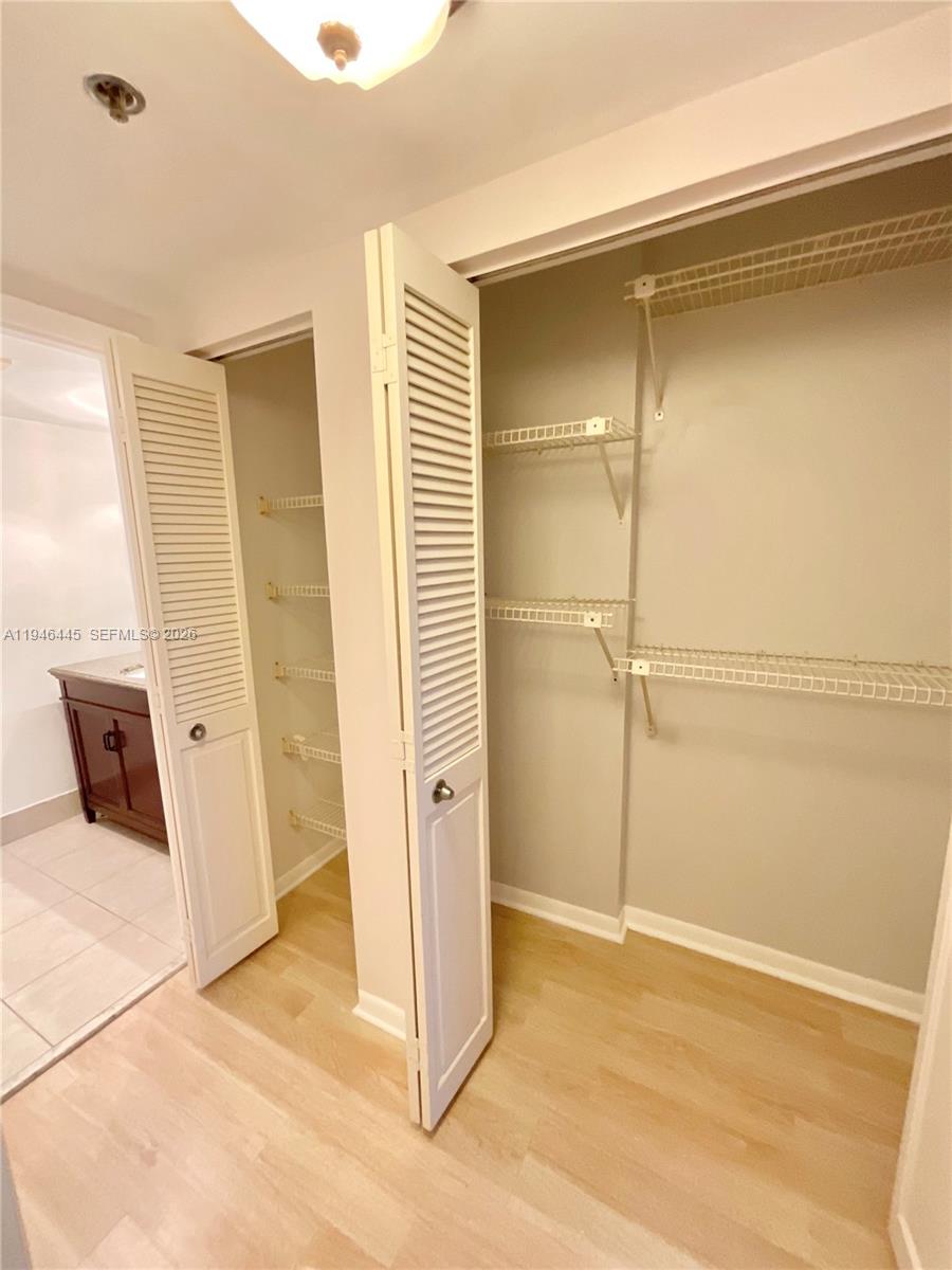 704 2 / 2 1100 sq. ft. $ 2026-01-15 0 foto