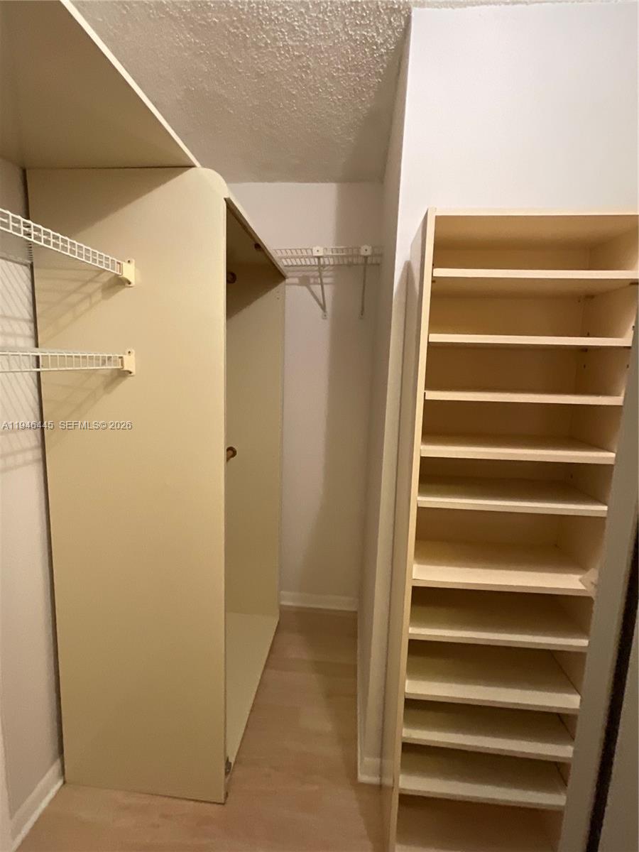 704 2 / 2 1100 sq. ft. $ 2026-01-15 0 foto