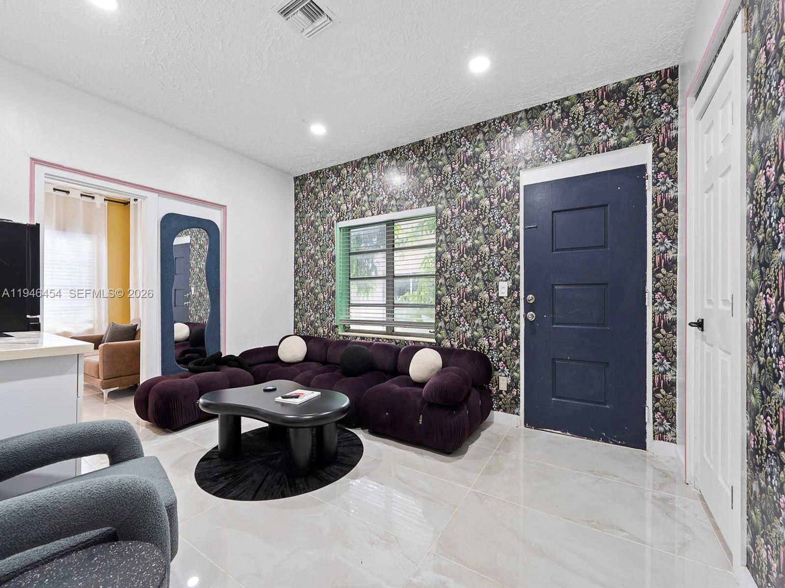   /  2457 кв.футов $ 2026-01-15 0 Фото