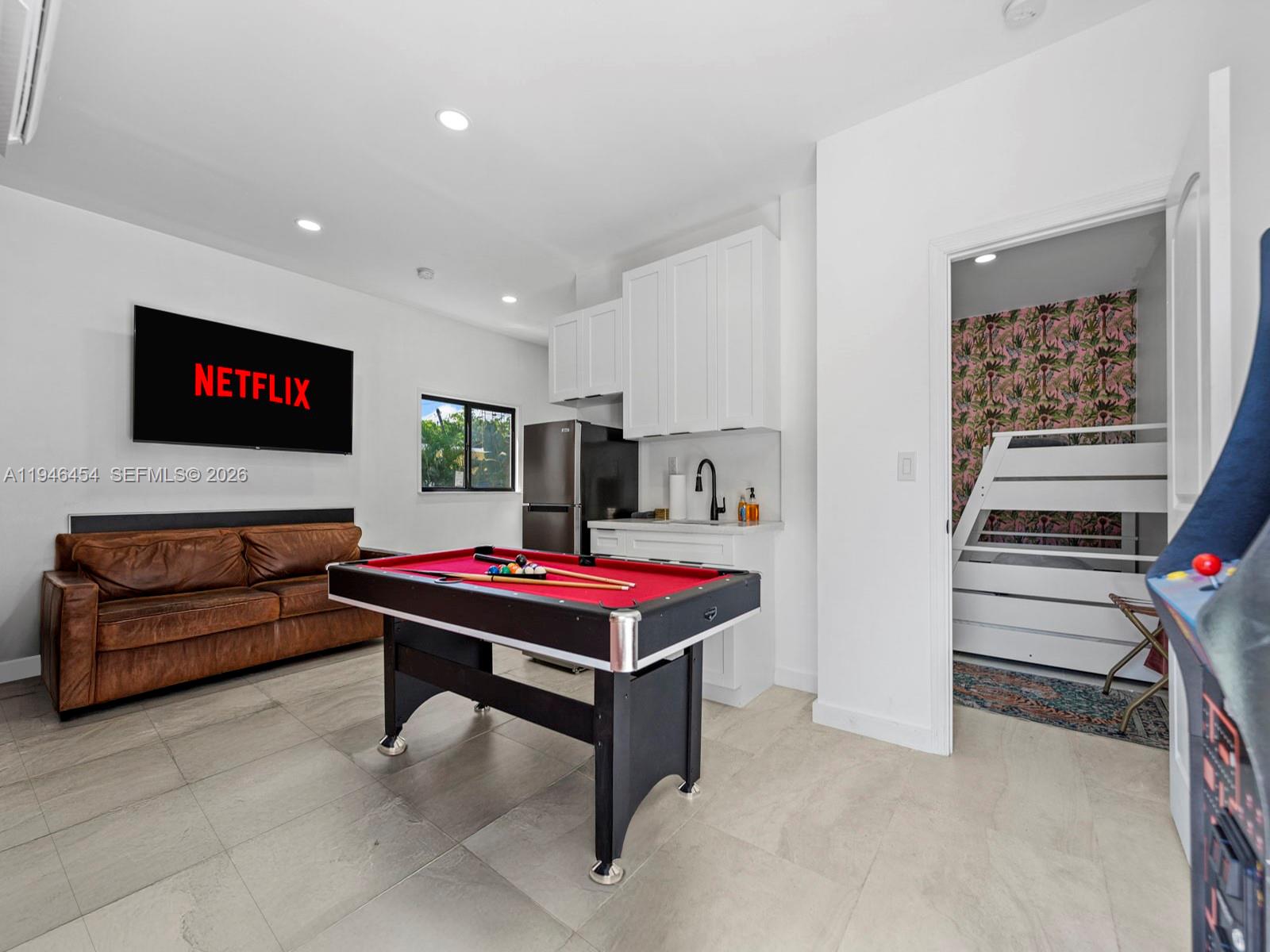   /  2457 кв.футов $ 2026-01-15 0 Фото