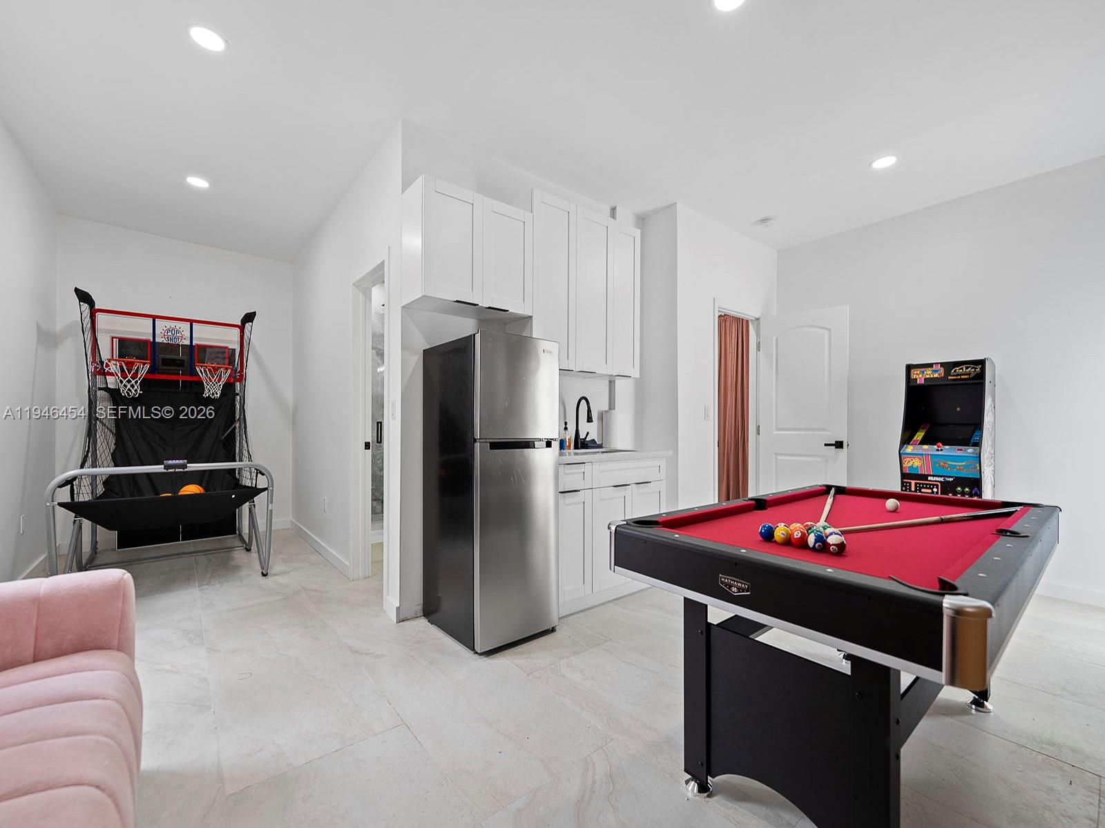   /  2457 кв.футов $ 2026-01-15 0 Фото