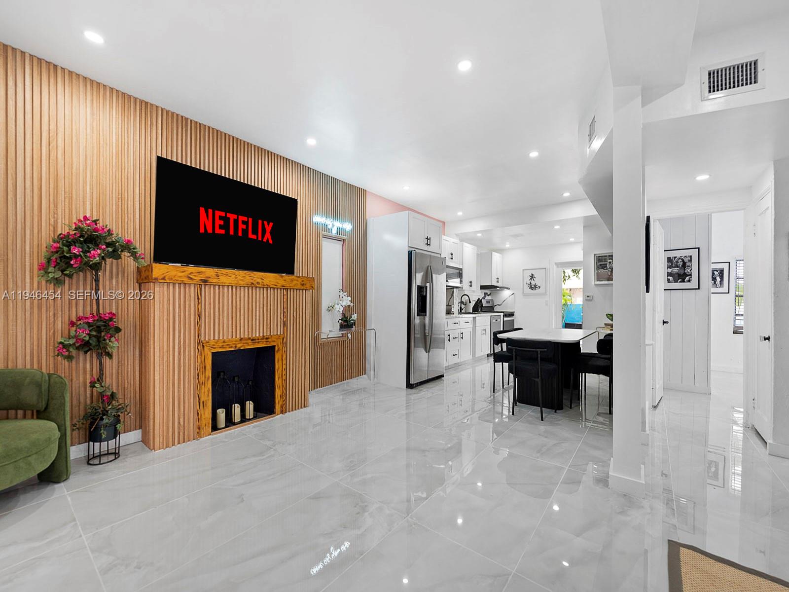   /  2457 кв.футов $ 2026-01-15 0 Фото