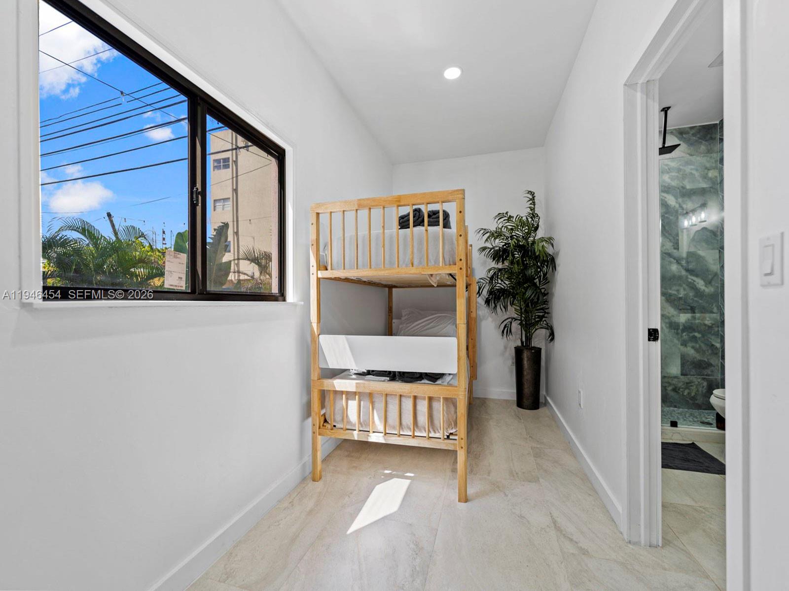   /  2457 кв.футов $ 2026-01-15 0 Фото