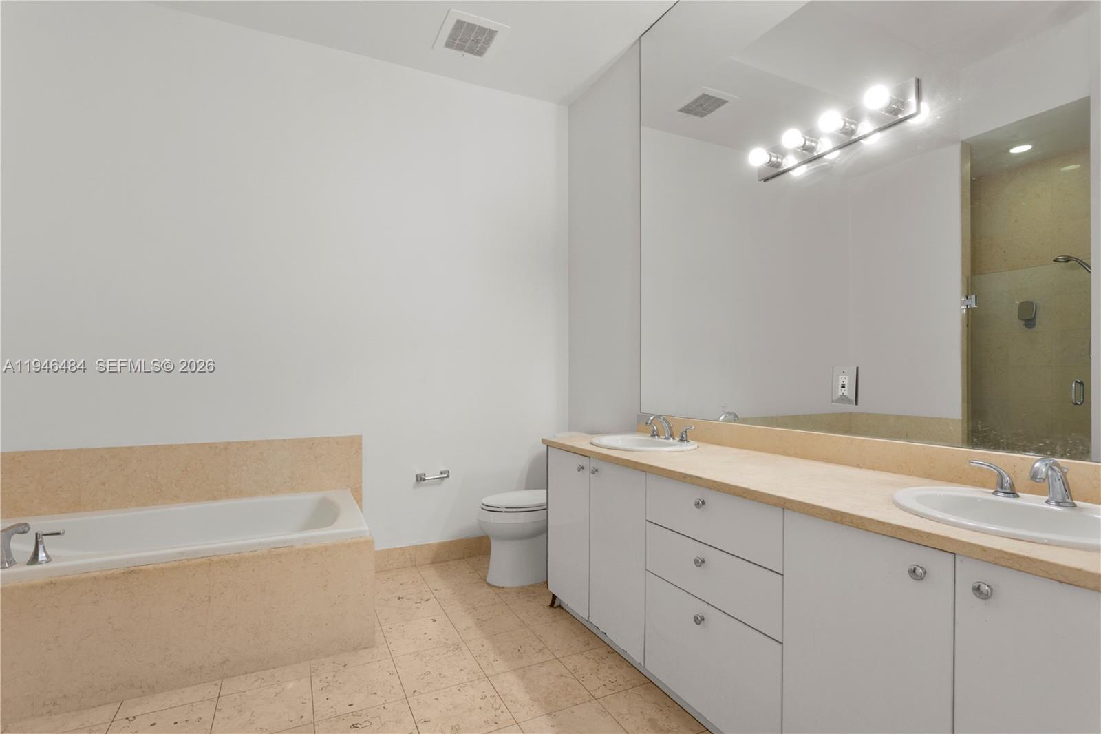 Photo of 19900 Country Club Dr  #104, Aventura, Florida, 33180 - 