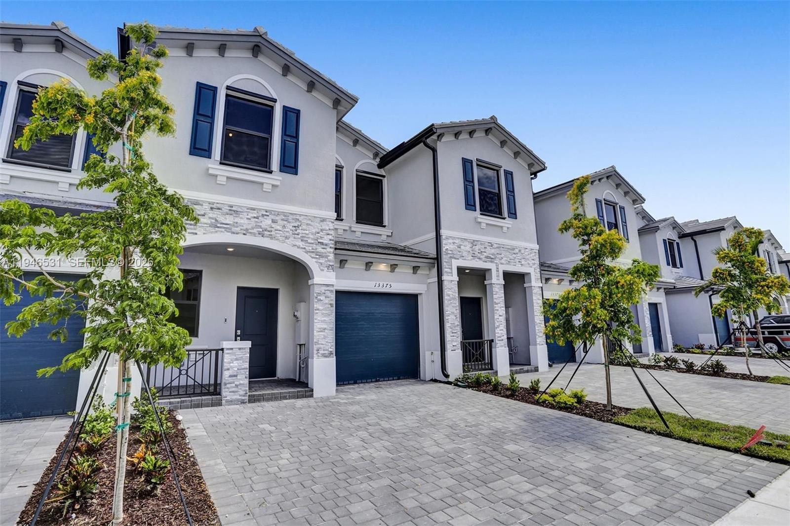   /  1695 кв.футов $ 2026-01-15 0 Фото