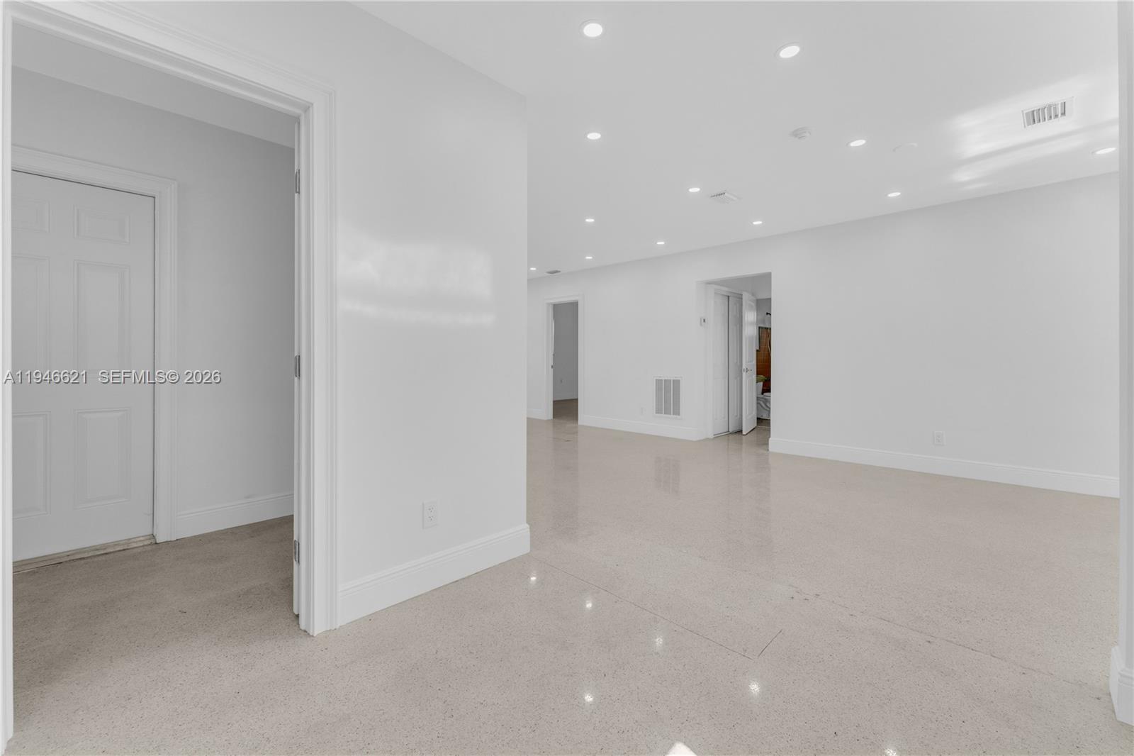   /   sq. ft. $ 2026-01-15 0 foto