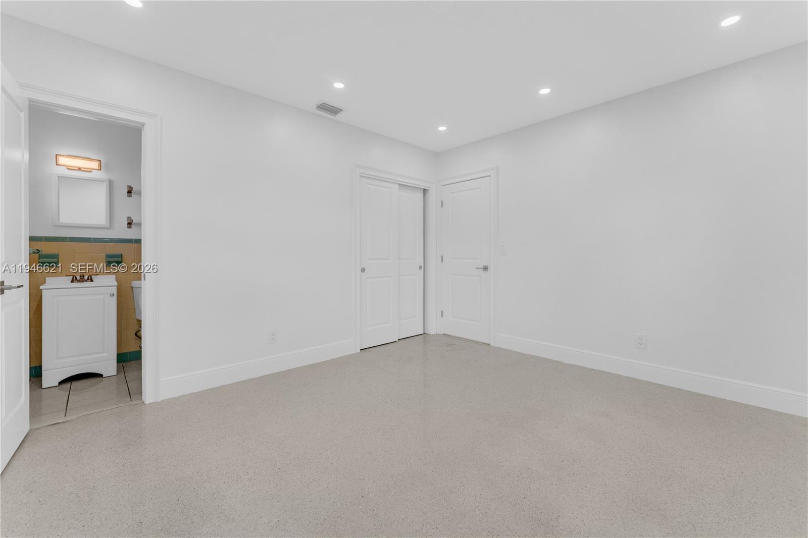   /   sq. ft. $ 2026-01-15 0 foto