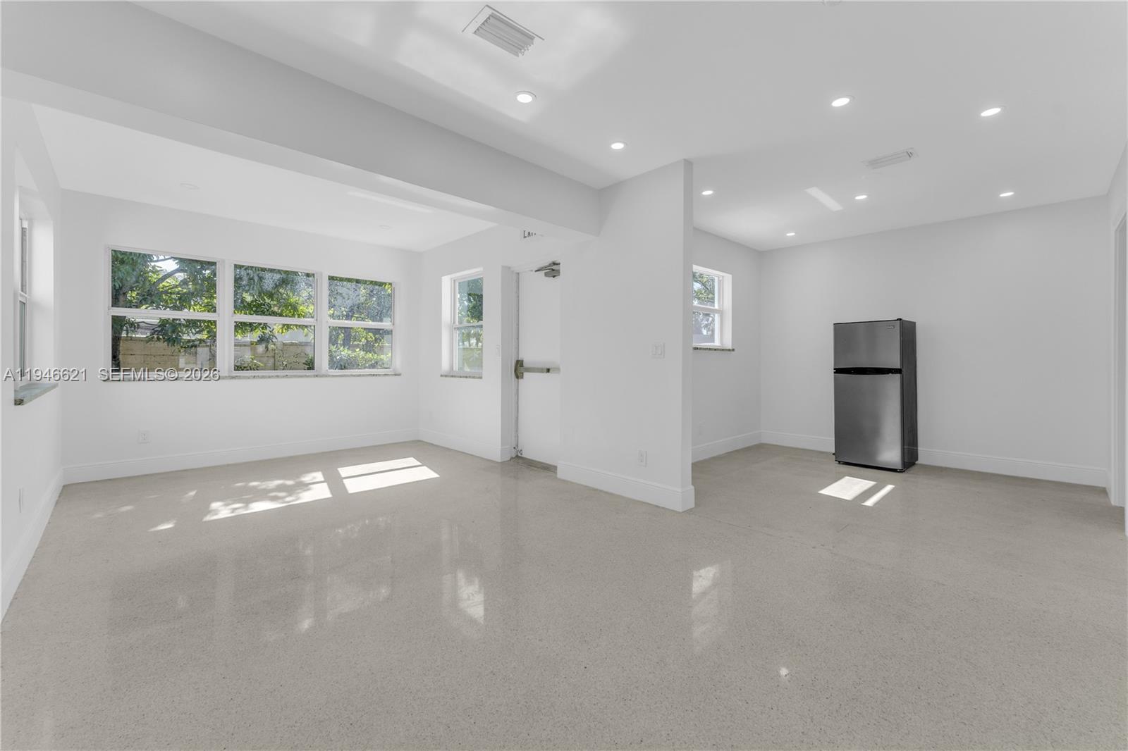   /   sq. ft. $ 2026-01-15 0 foto