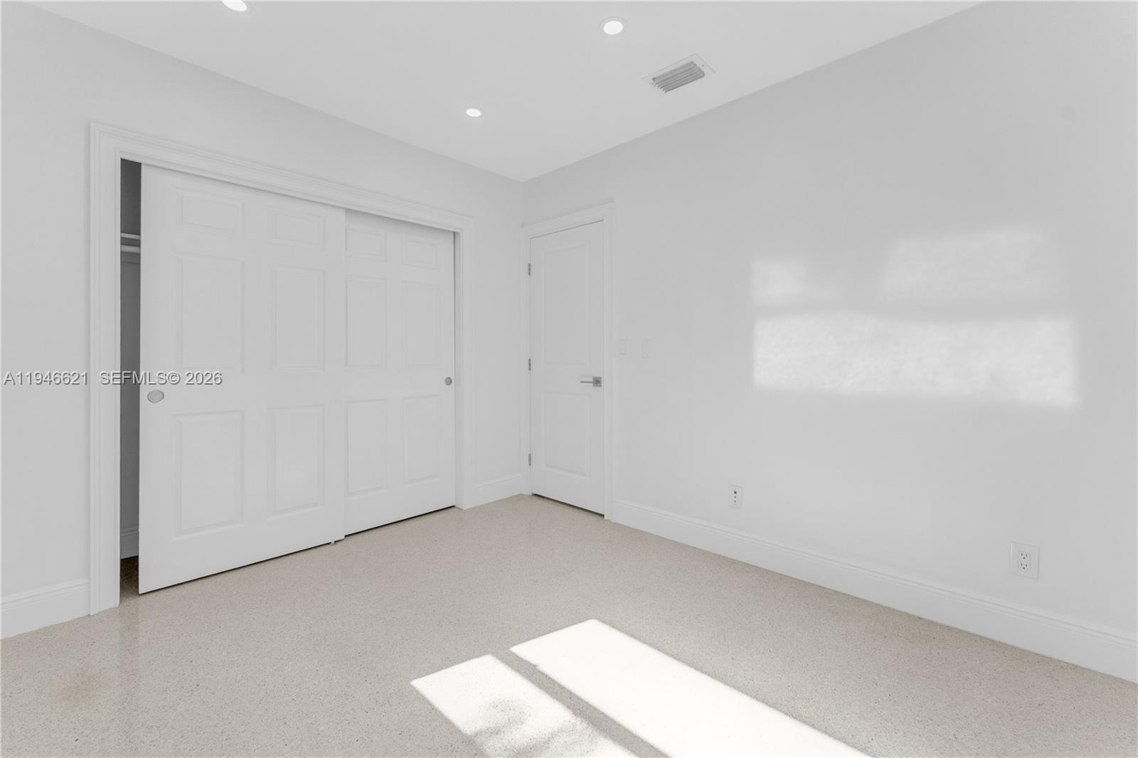   /   sq. ft. $ 2026-01-15 0 foto