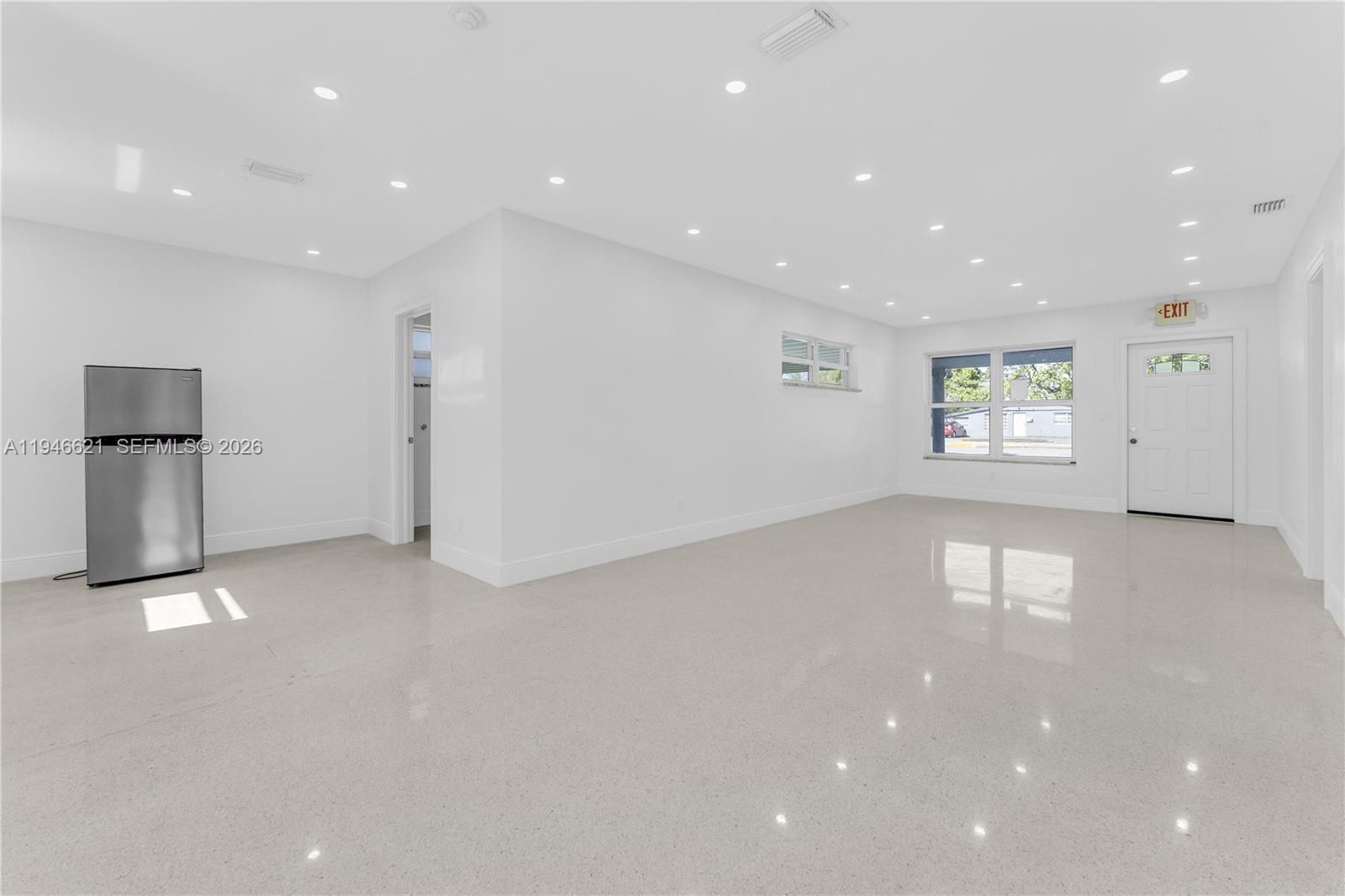   /   sq. ft. $ 2026-01-15 0 foto